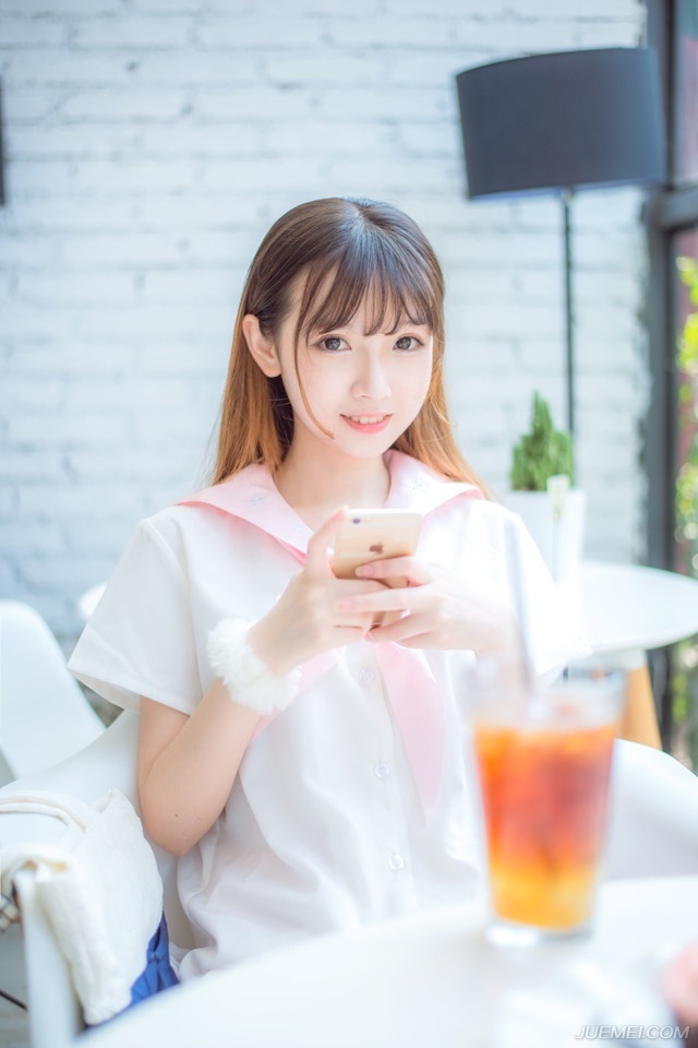 凡事不要想得太复杂，手握的太紧，东西会碎，手会疼。